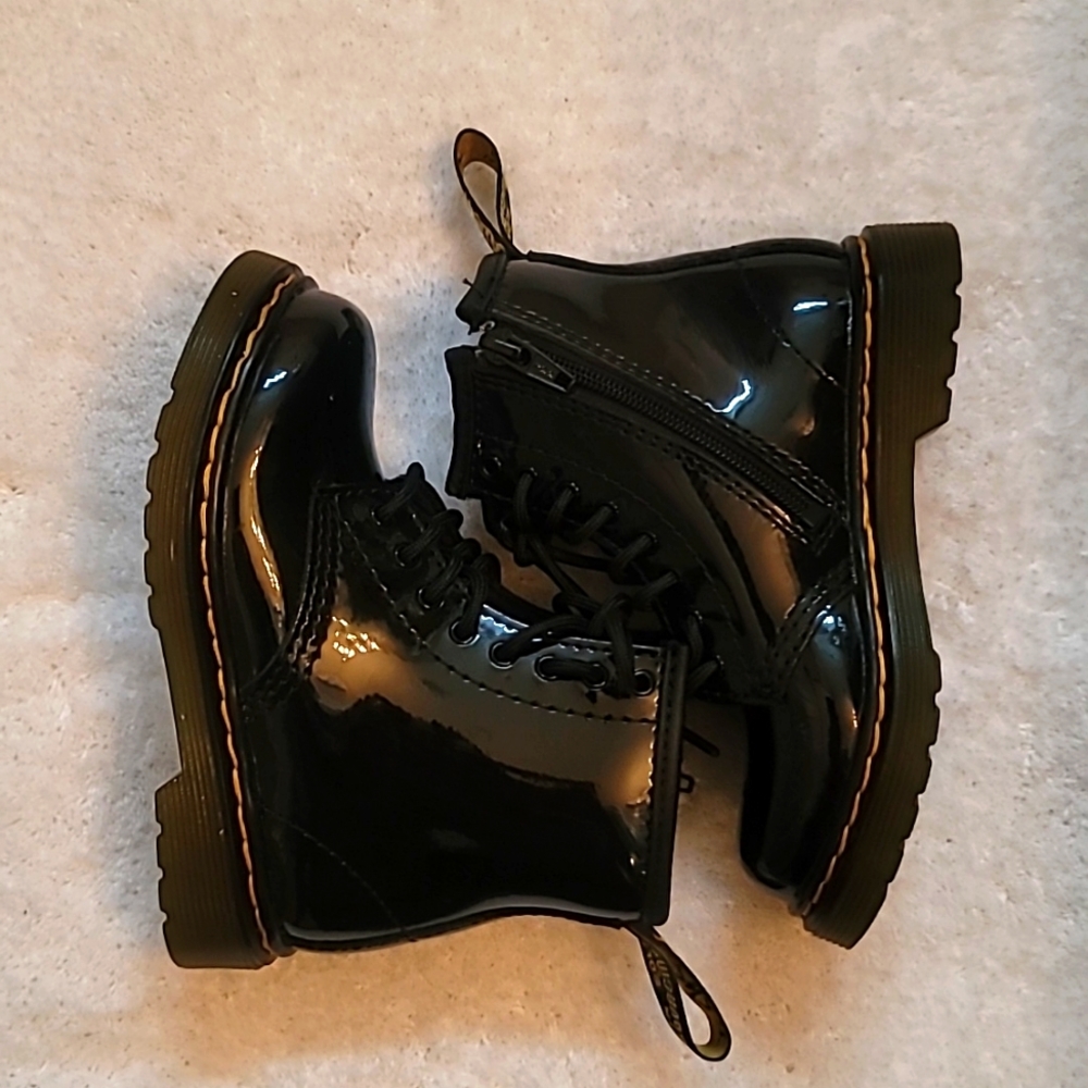 TODDLER PATENT LEATHER Dr. MARTENS